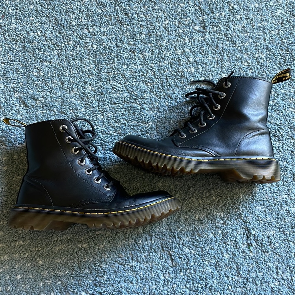 DR.MARTENS 1460 WOMEN'S SMOOTH LEATHER LACE UP BOOTS
